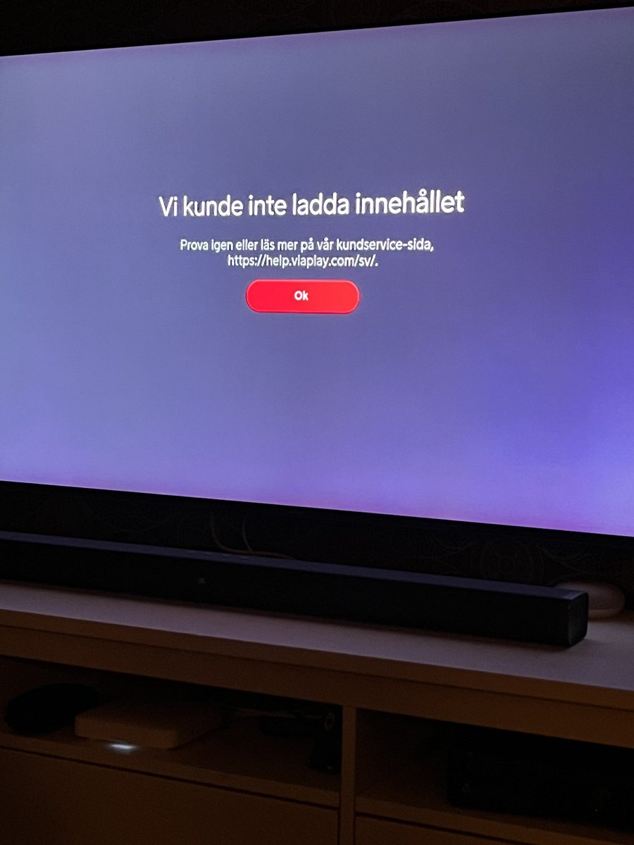 Vad händer <a href="/Viaplay_SE/">Viaplay</a> ? 20.52 bröts sändningen och det går inte att sätta på matchen igen. Vad fan betalar jag för??