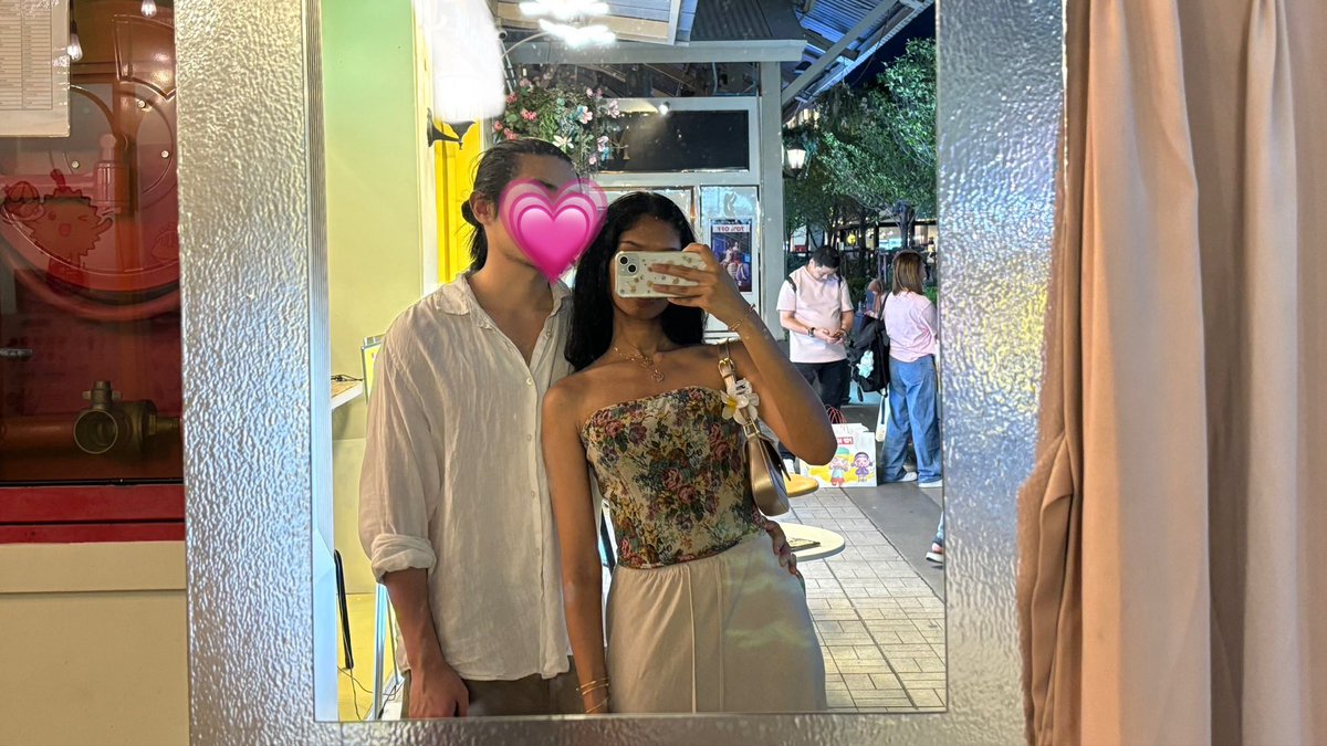 · maneesha · tweet media