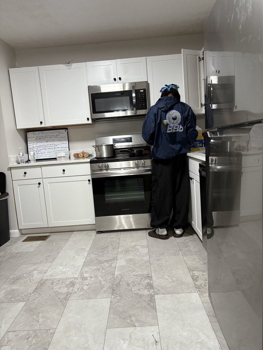 Bbbhives tweet media