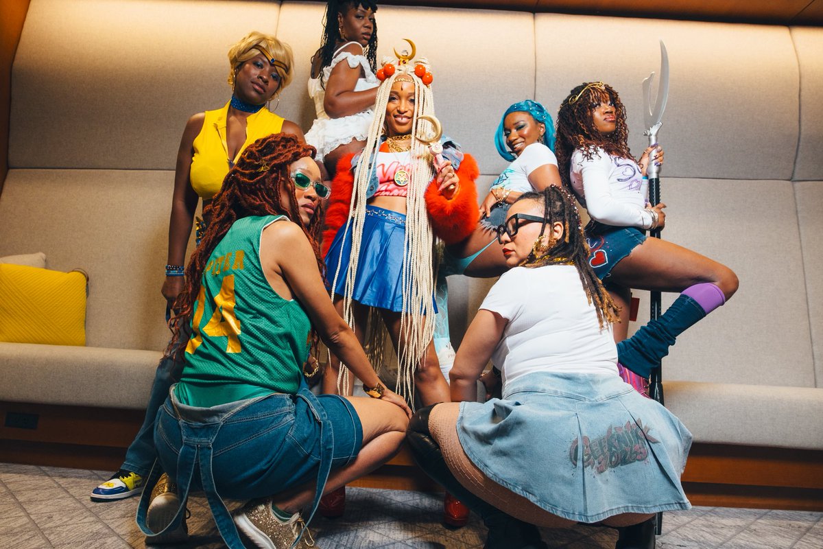 LunaBeanXOXO's tweet photo. Queen Beryl tried it. On Freaknik weekend. On OUR block. Ma’am. 🌙😭
📸 gxftd
#sailormoon #blackcosplayer #cosplay #freaknik #blerdcon https://t.co/7rWUvjBQQ4