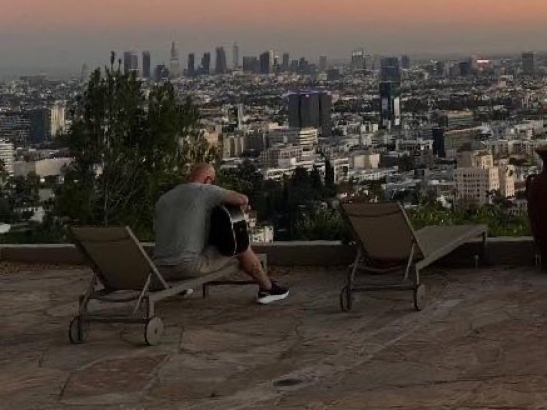 EO_glances 🧭 *I* love you. Night.🧭 tweet media