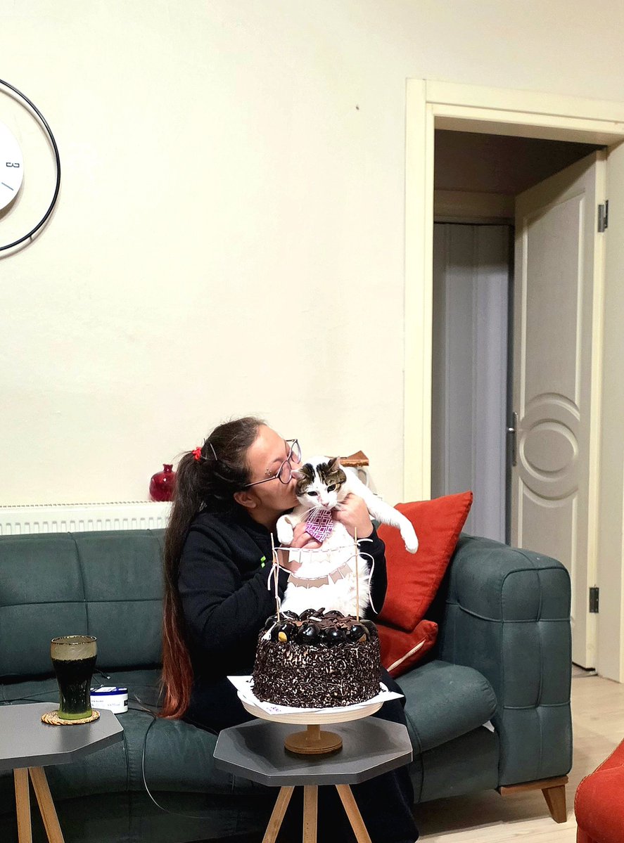 Yakışıklı Prens tweet media