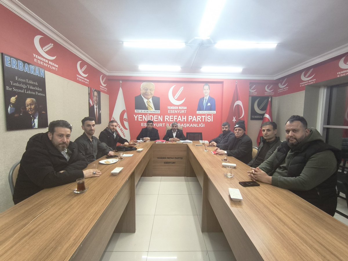 İlçe Başkanımız Sayın Selçuk Güneş’in riyasetinde haftalık yönetim kurulu toplantımızı gerçekleştirdik. Esenyurt için aşkla, azimle ve kararlılıkla çalışmaya devam ediyoruz.