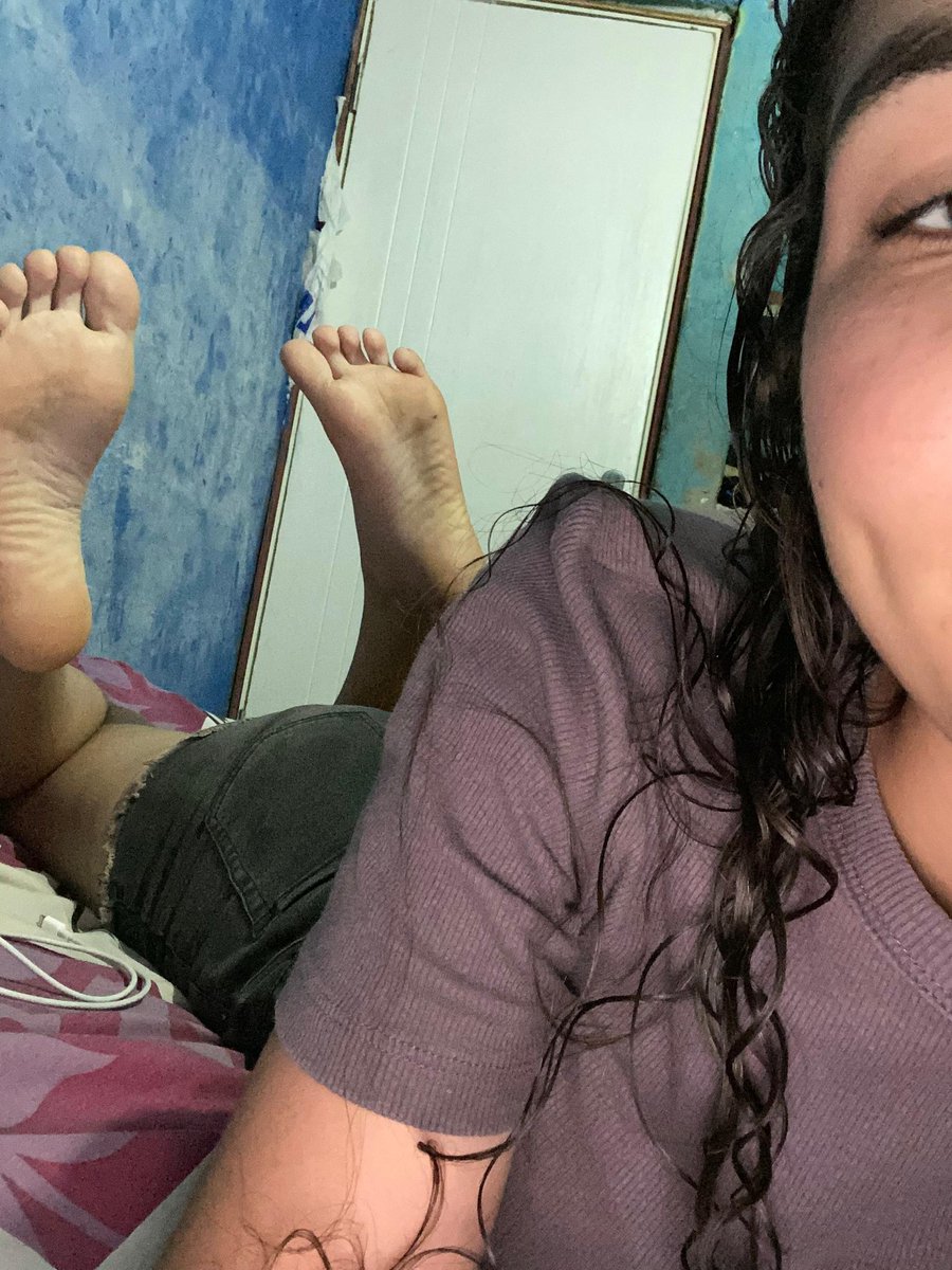 Caroline_feet tweet media