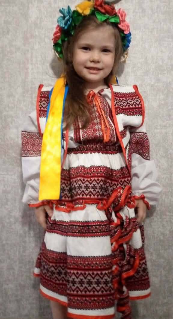 Умерла 6-летняя девочка, которую ранило при обстреле русскими Шостки Сумской области

Шестилетняя Евгения Сергиенко скончалась в больнице. При атаке также погибла ее 20-летняя сестра Дарья.