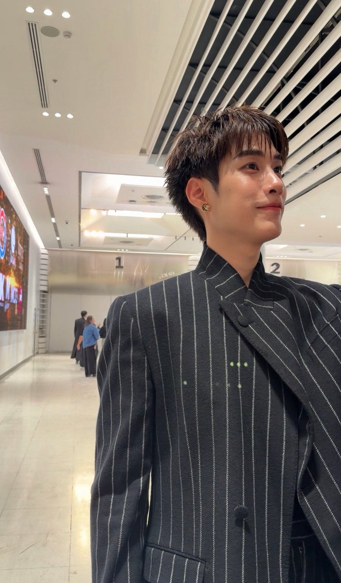 KN_srcn12's tweet photo. : ดูสายตาที่พี่เติ้ลมองแฟนคลับดิ 

พี่แก “รักแฟนคลับของแกมากเลยนะ😭”

TLE X SUPERSTARIDOL26
#SIA2026xTLE_mtm https://t.co/BdabMxEYK6