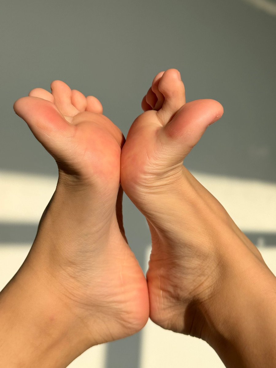 MelProDom's tweet photo. Tão bom poder tirar de vc tudo q eu tiver vontade!
Vc tem a mente tão fraca, o corpo pronto para se curvar diante de mim!
Tudo em vc está pronto pra ser meu! Pare de resistir e se entregue a mim! https://t.co/00W0fqmLNQ