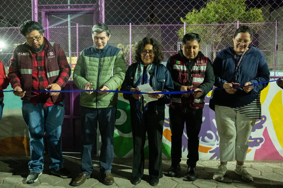 Ines_GONI's tweet photo. ¡Estrenamos cancha en la Agrícola Oriental! ⚽👏🏼

Con mucha alegría reinauguramos las canchas deportivas de la 245, en la alcaldía Iztacalco, como parte de la estrategia #TerritoriosDePaz que impulsa nuestra #JefaDeGobierno, @ClaraBrugadaM. 🕊️

En la #CapitalDeLaTransformación ofrecemos mejores oportunidades de desarrollo a través de la creación de espacios públicos seguros y dignos para la práctica deportiva. 

#LaPelotaVuelveAlBarrio #UtopíaLaboral