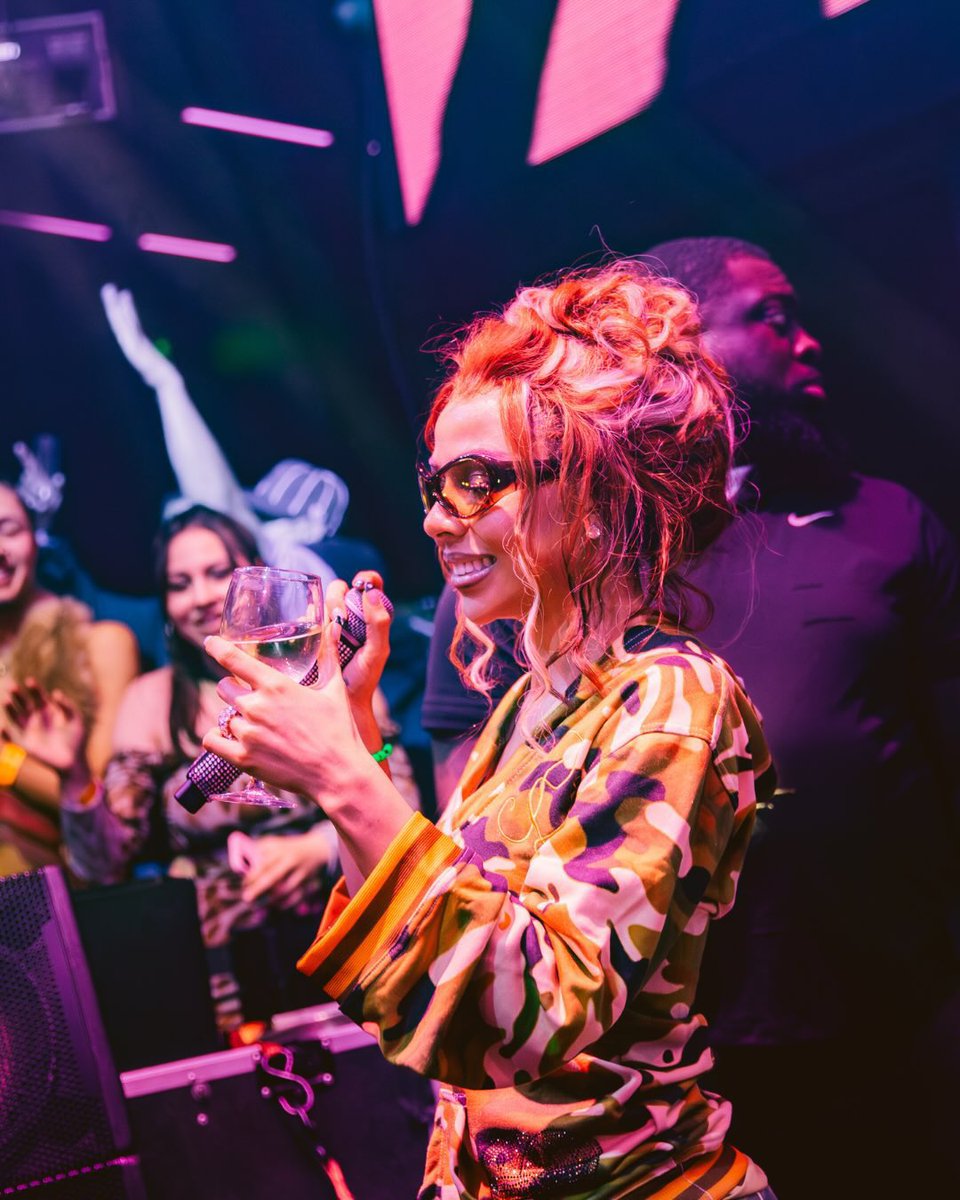 Hourly Mariah tweet media