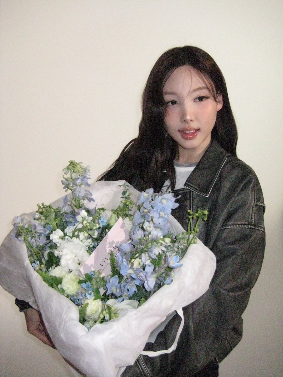 나연🫧 tweet media