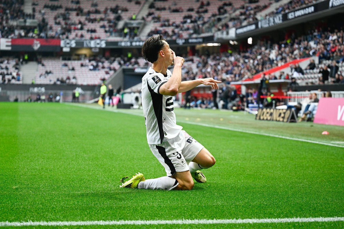 Vibes Foot tweet media