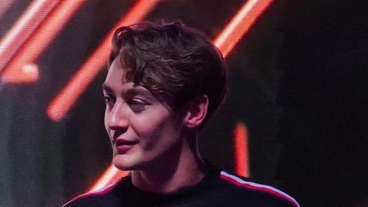 ella ★ follow limit tweet media