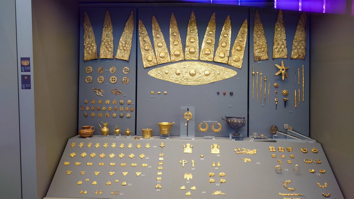 何度来ても楽しいアテネの国立考古学博物館！
ここは全人類大好き(だと勝手に信じている)紀元前16世紀の古代ミュケーナイ文明のキラッキラ黄金装飾品コーナー✨️✨️