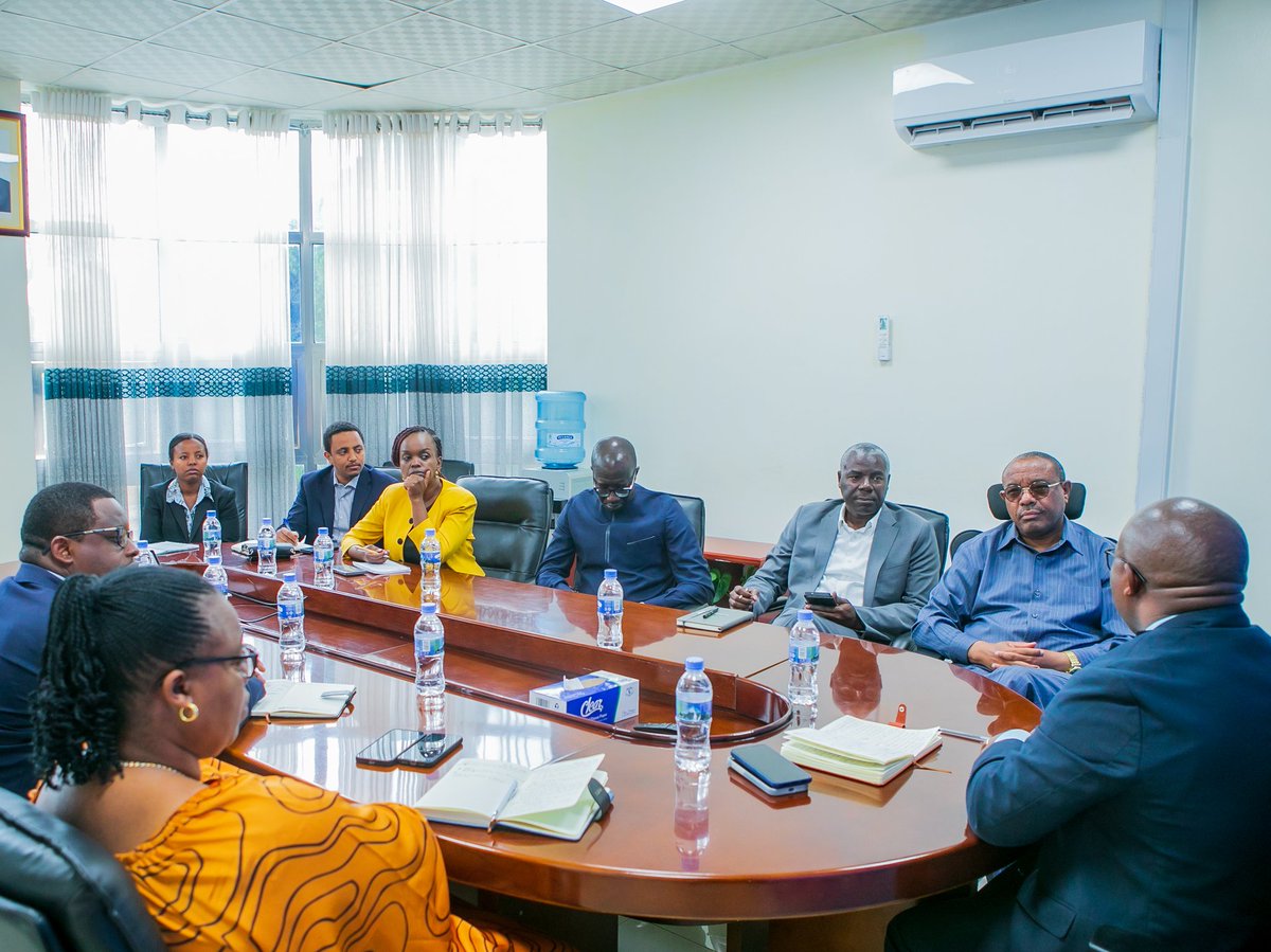 Today, Hon. @T_ndabamenye received H.E. Hailemariam Desalegn, former Prime Minister of the Federal Republic of Ethiopia &amp; <a href="/AGRA_Africa/">AGRA - Sustainably Growing Africa’s Food Systems.</a> Board Chair. They discussed the launch of the Africa Food Systems Forum summit on 2 April 2026 &amp; preparations for the main summit, 1–5 September.