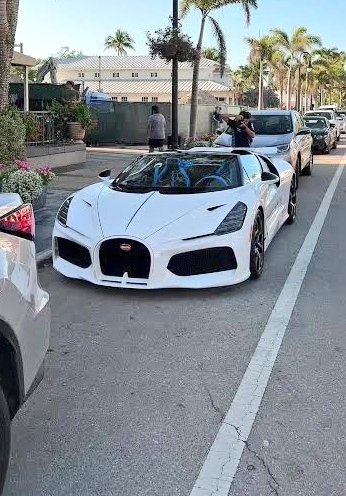 metroTM33's tweet image. #Bugatti Mistral