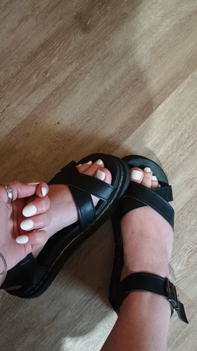 👣😈Mistress Twyla😈👣 tweet media
