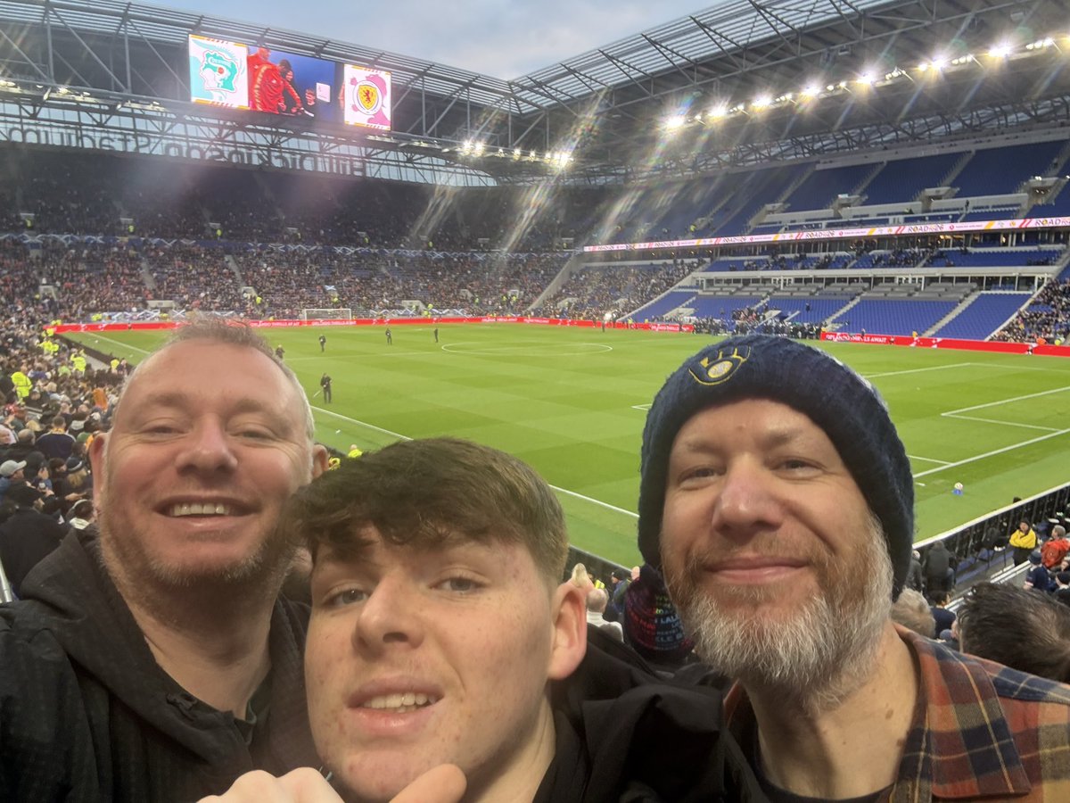 SmokeyTimRobbo's tweet photo. Good to hear #Scotland keeping up local tradition by booing their team off at half time #BooCamp https://t.co/brNlI8zy4o