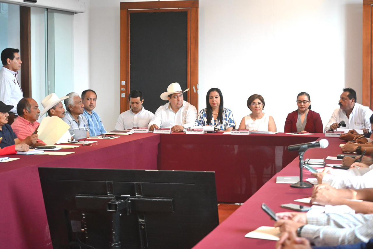 Ventanavermx's tweet image. 🌱#Transformar el #campo, prioridad del #gobierno municipal de #Veracruz
Nota: ventanaver.mx/principal/tran…