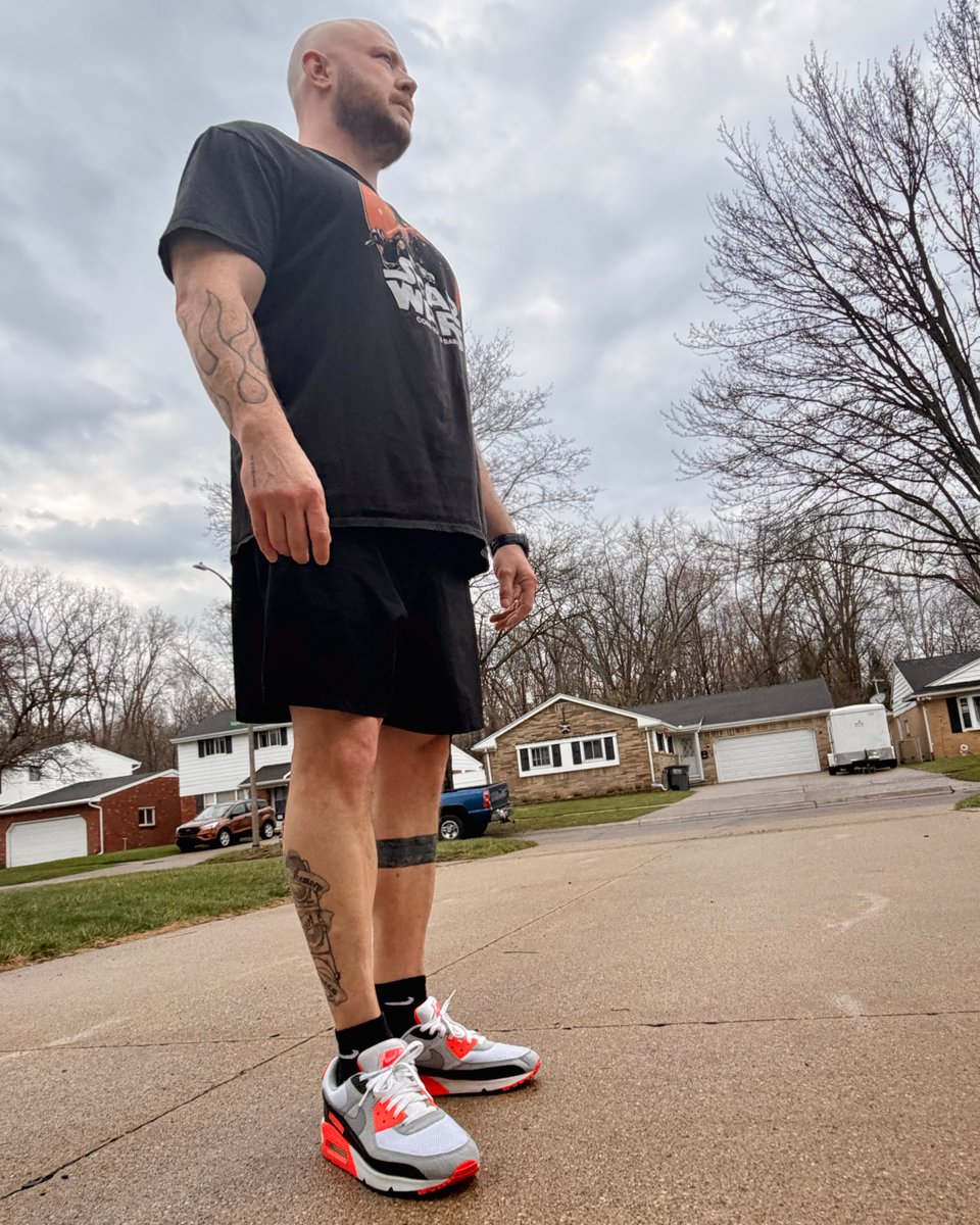 JaySenior24's tweet photo. Finishing #AirMaxMonth with the #airmax90 Infrared!! https://t.co/tqMq0XZRN0