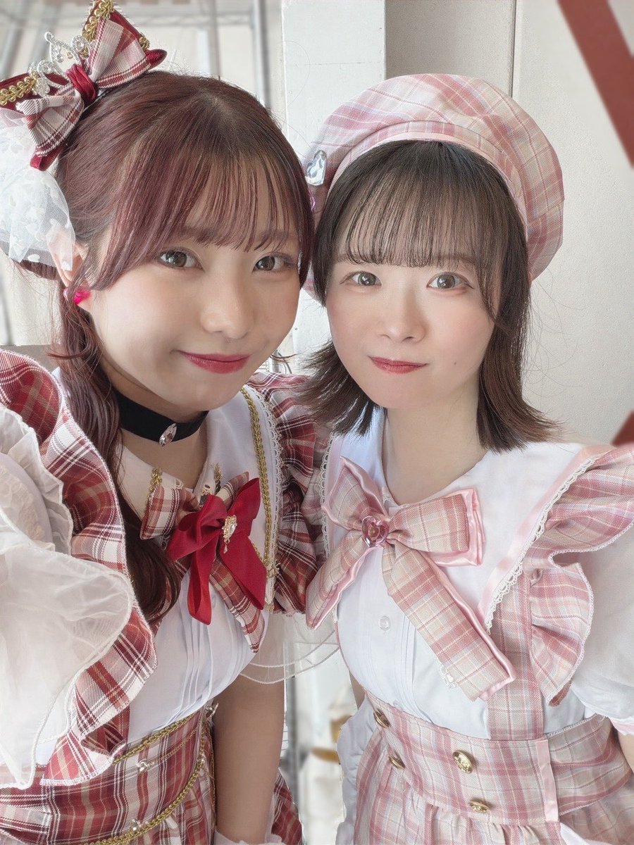 Fuuchan_Like's tweet photo. おはようございます‼️🌞
遅ればせながら、、新衣装チェキご購入頂いた方ありがとうございました！
もうすぐ全ての方の元に届くかな〜〜？💭

感謝の気持ちを込めて、しおりん先輩とのツーショットをプレゼント🎁
赤とピンクって可愛すぎでは〜〜〜？👍
#ノイク ❤️🩷 https://t.co/b3mGysrpvU