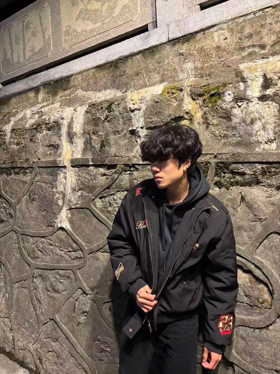 拍照的路甲（黑化版） tweet media