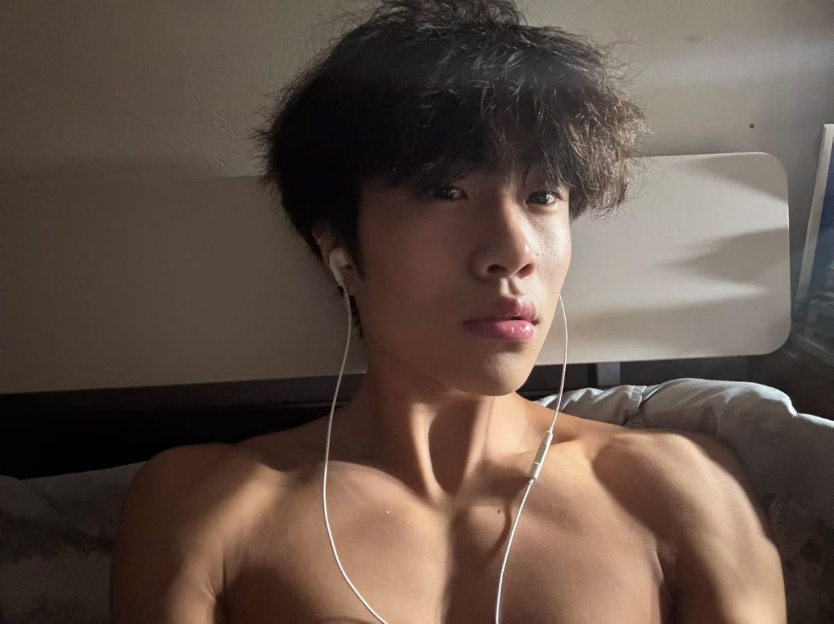 拍照的路甲（黑化版） tweet media