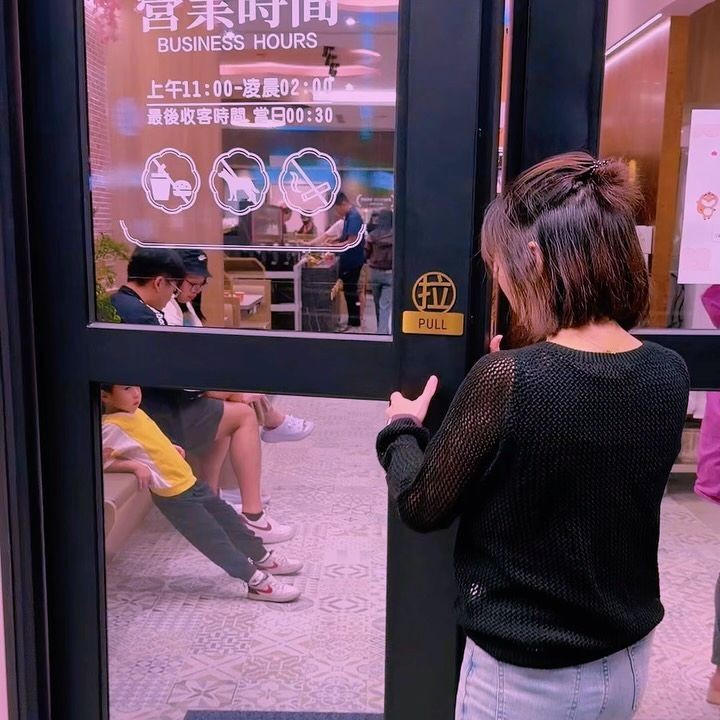 生活充满挑战，然而烤鱼确实辣得够味，让人心满意足。