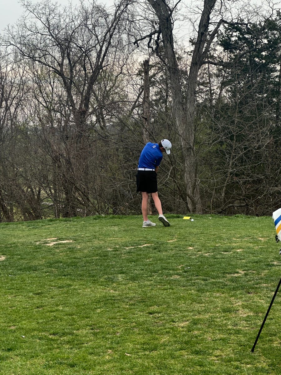HowellGolf's tweet photo. We took two teams to the Washington JV Tournament today
Team Blue shot 382 (7th)
Team Gold shot 372 (5th)

Nate Schoenherr led the way with 87 for Team Gold &amp; Alex Pini led Team Blue (93)

Over the last two days 25 different Vikings played in tournaments &amp; gained great experience https://t.co/tIonoCp07k