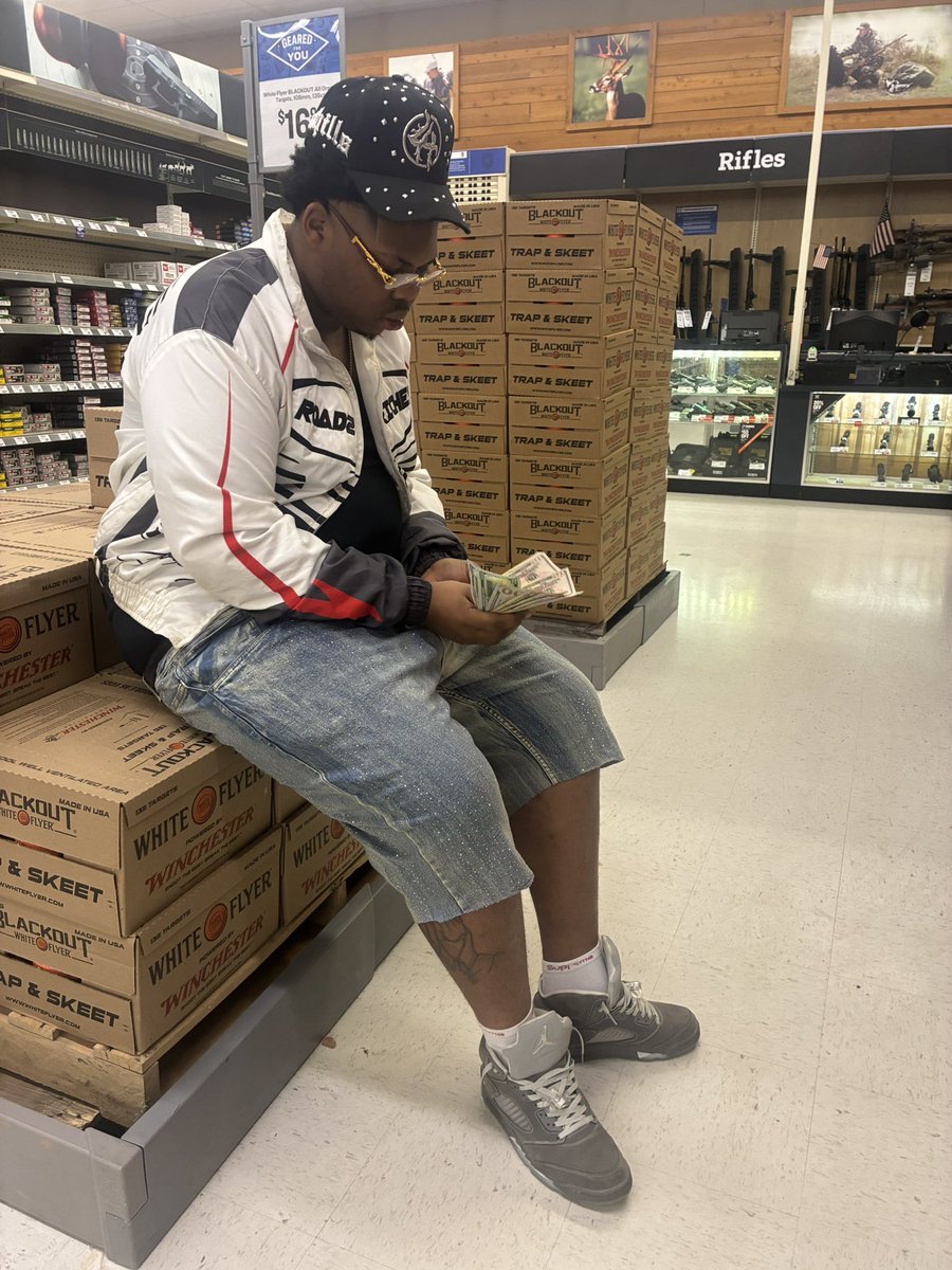 TrxpX3li's tweet photo. Broke bih beggin had tuh ask her did she she eat ⚔️🖤#803sc #803freaks
#columbia #scfreaks https://t.co/rspWWZCiFa