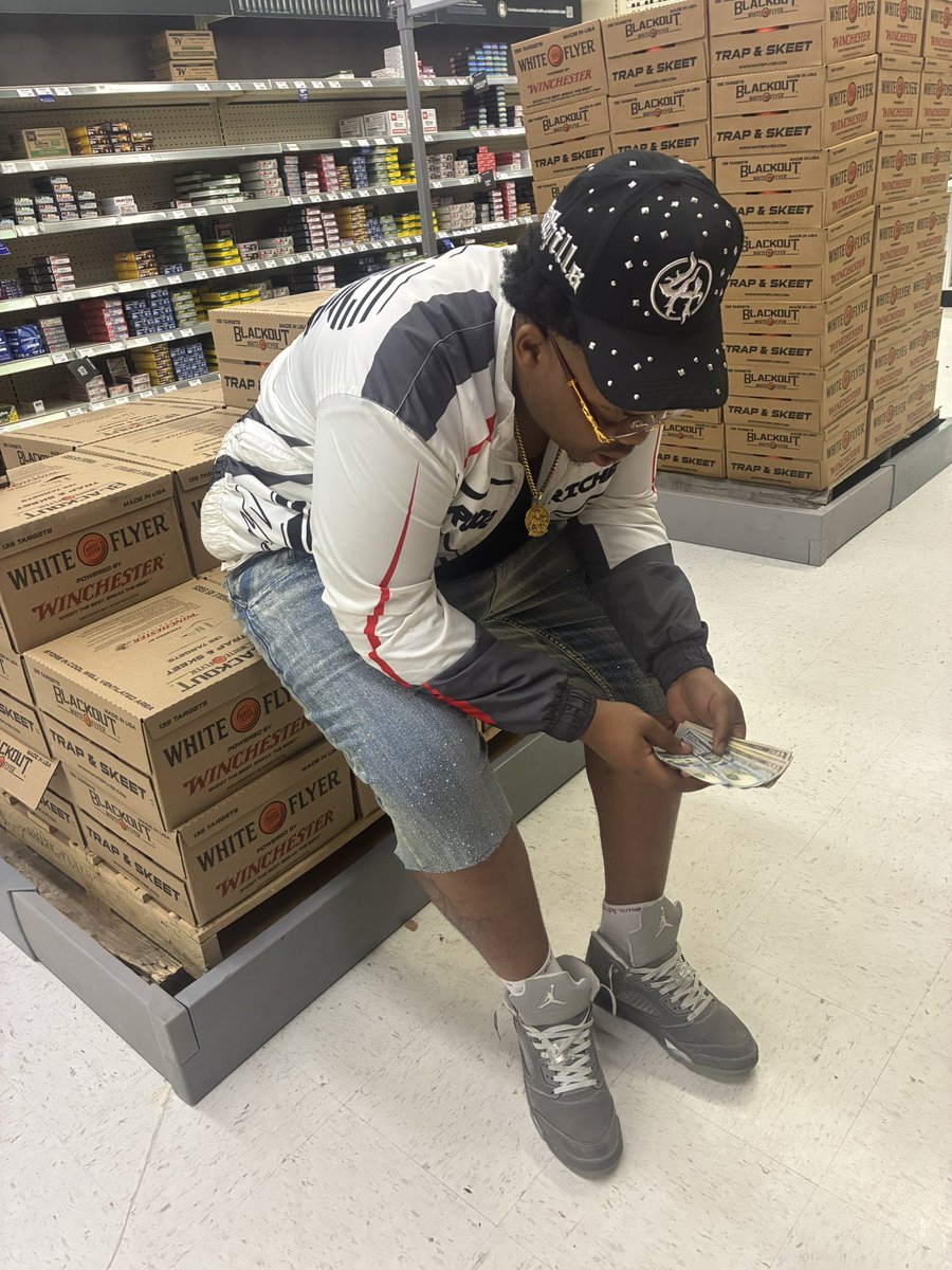 TrxpX3li's tweet photo. Broke bih beggin had tuh ask her did she she eat ⚔️🖤#803sc #803freaks
#columbia #scfreaks https://t.co/rspWWZCiFa