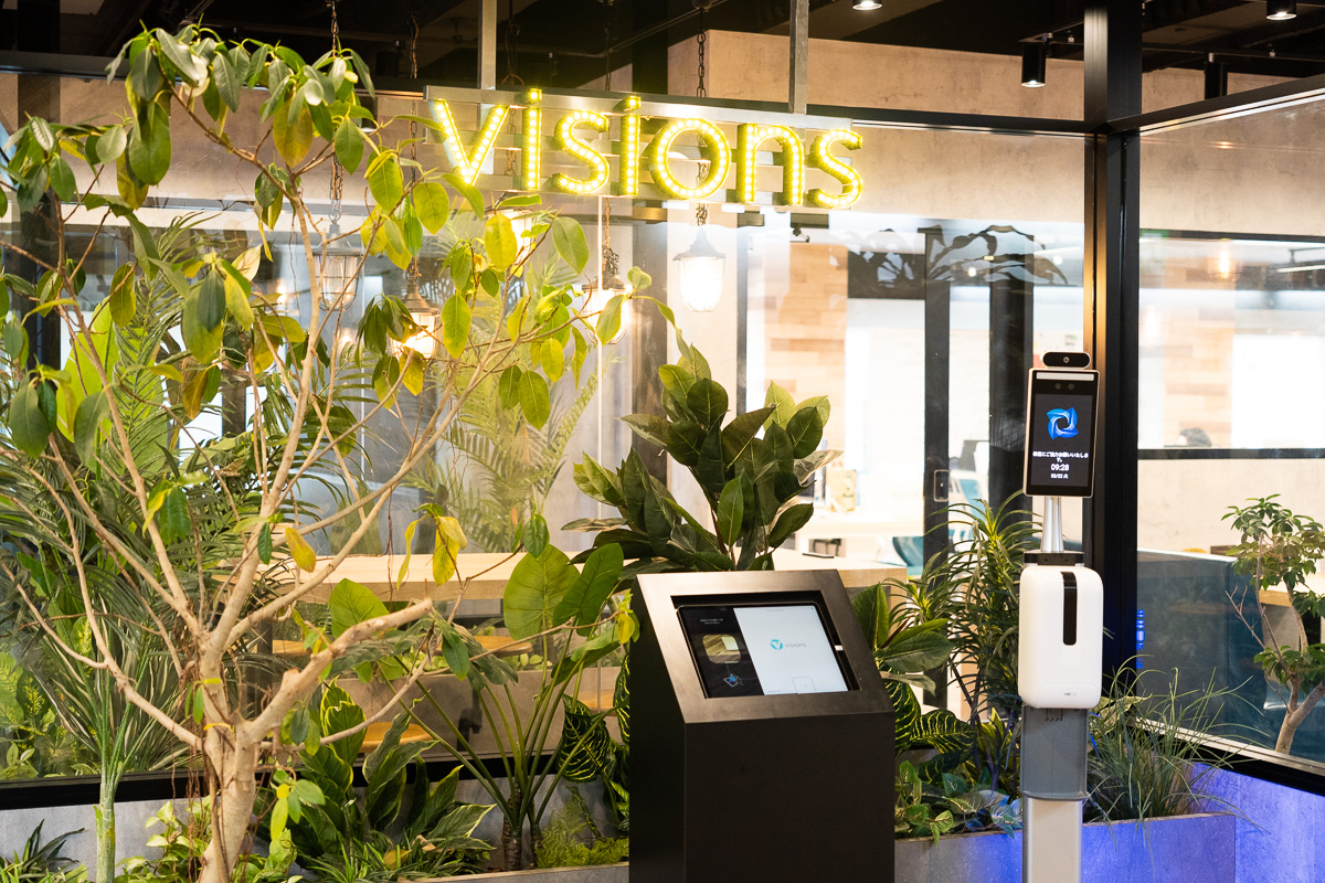 visions_staff's tweet photo. おはようございます☀️
本日は4月1日です！
新社会人の皆様、入社おめでとうございます🎉

これから大変なこと、嬉しいことと色々なことがあると思いますが、ひとつずつ頑張っていきましょう！

素敵な社会人生活になることを祈っております🌸 https://t.co/gV6TuoRmbn