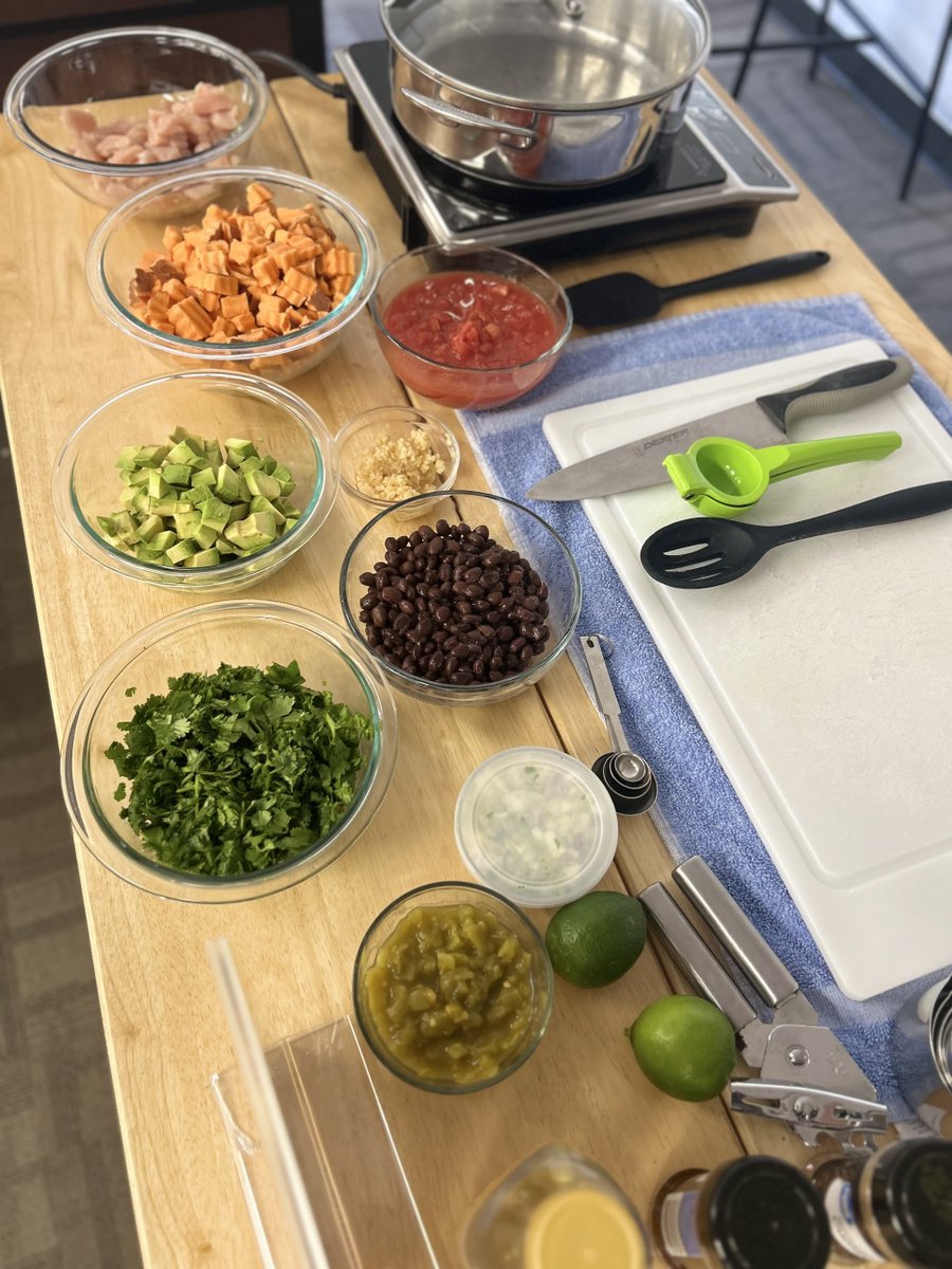 OUPublicHealth's tweet photo. We cooked up all kinds of healthy habits for National Nutrition Month!! ✨

The ONIE Project, in partnership with HCOPHSA, hosted a hands-on cooking demo at OU Hudson College of Public Health. The demo showed how quick, affordable meals can still be nutritious and delicious! https://t.co/gCgl985Jeo