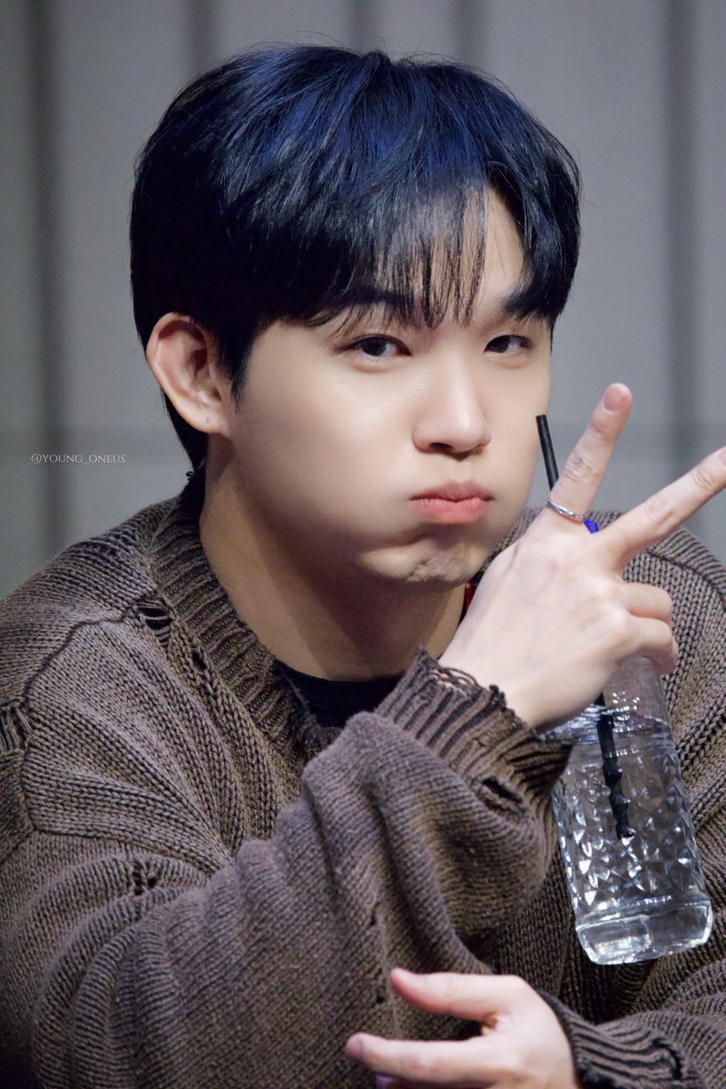 young_oneus's tweet photo. 250315 ✌️

#AprilFoolsDay #만우절 #비투비 #BTOB #임현식 #LIMHYUNSIK #イムヒョンシク https://t.co/UqZL1LHoJq