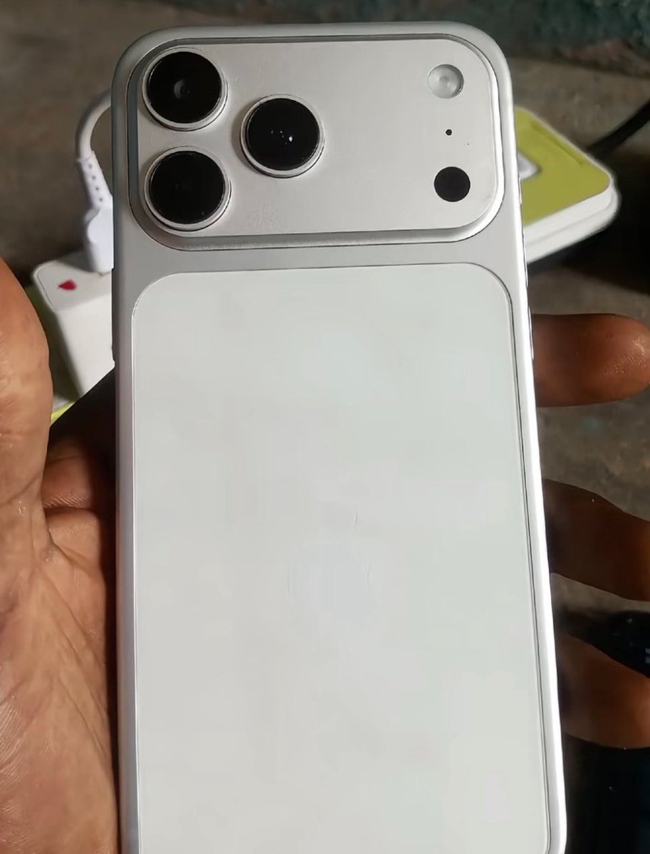 CHUNLEON tweet media