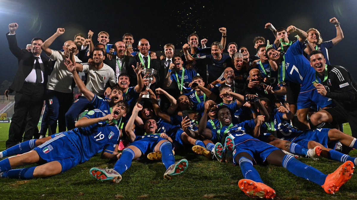 Footballdayy tweet media