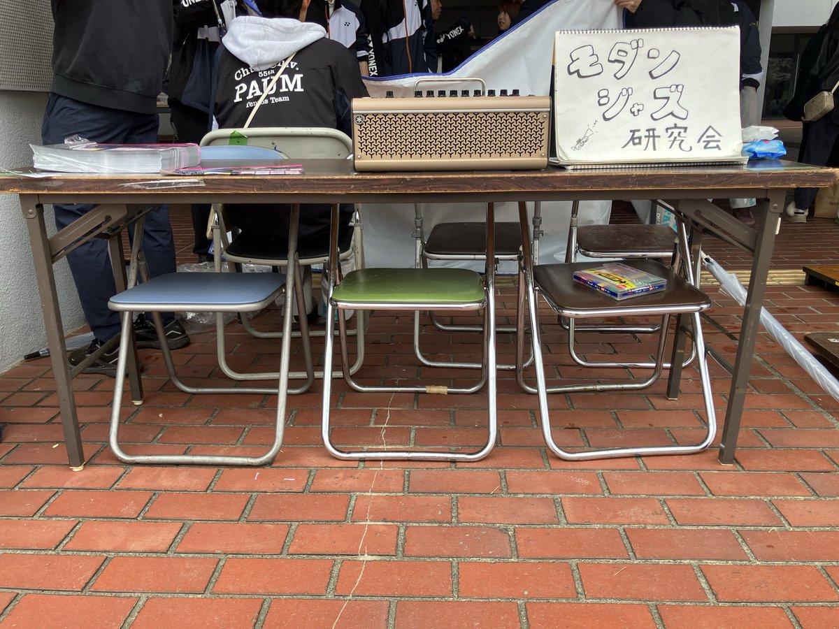 chuo_jazz's tweet photo. 中央大学モダンジャズ研究会です🎺🎷
本日よりオリテン祭が始まりました‼️
ブース番号は221で、図書館前の中央ステージ側にあります！
ブースは最後の時間まで開けてるのでお時間ある時にどうぞ！
初心者大歓迎です♪私たちと一緒にジャズ初めてみませんか？
#春から中央　#ジャズ研　#中大サークル https://t.co/8xxlIvVrD8