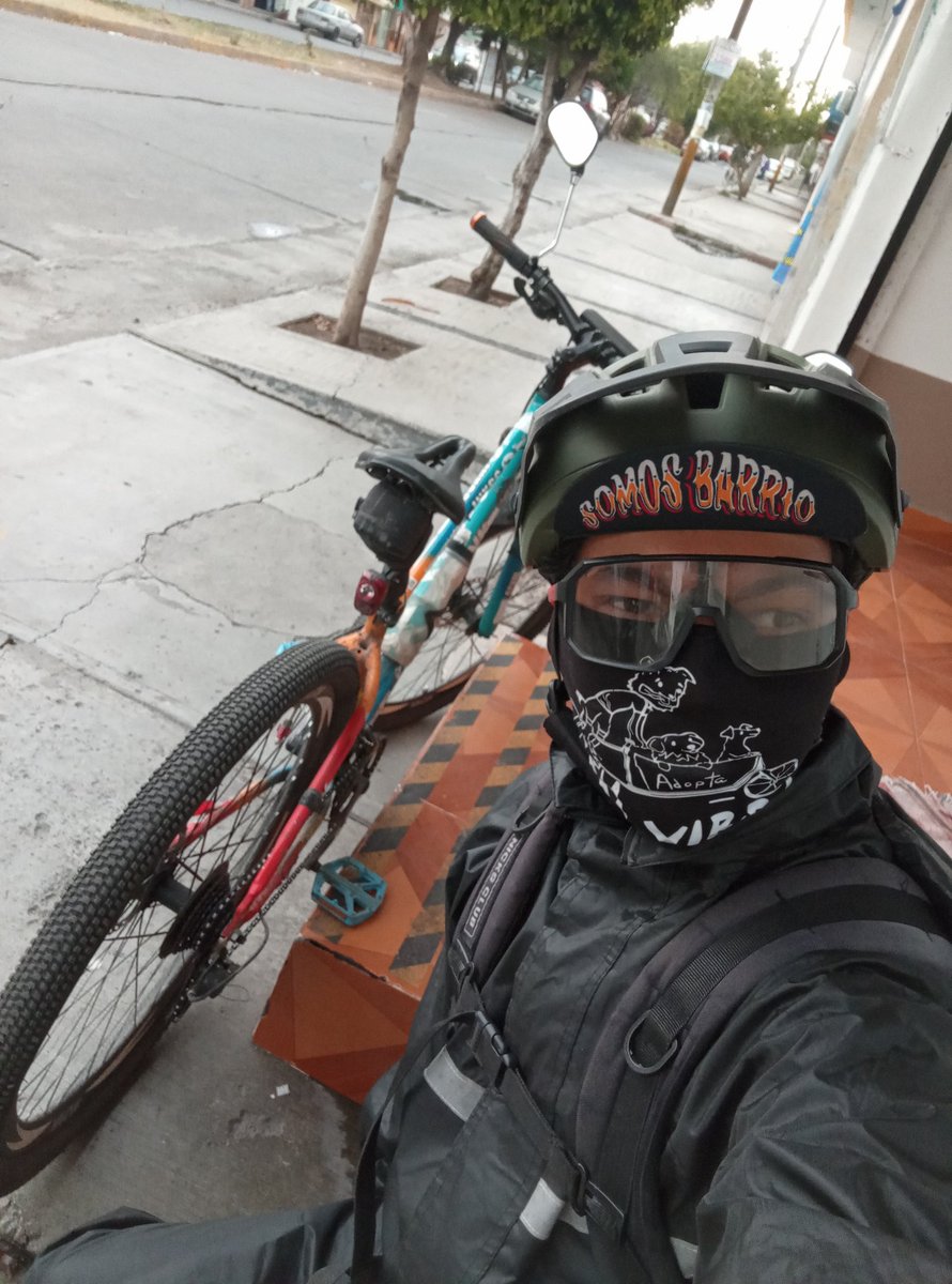 Hombre de Negro tweet media