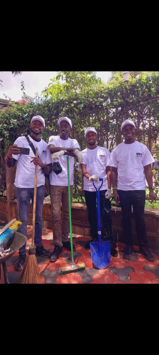 JOHN LINUS tweet media