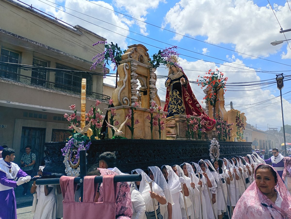 SemanaSantaFoto's tweet photo. #MartesSanto con Jesús Nazareno de la Indulgencia y Virgen de Dolores del @BeaterioDeBelen #SemanaSantaGT https://t.co/bx7hR0AsMu