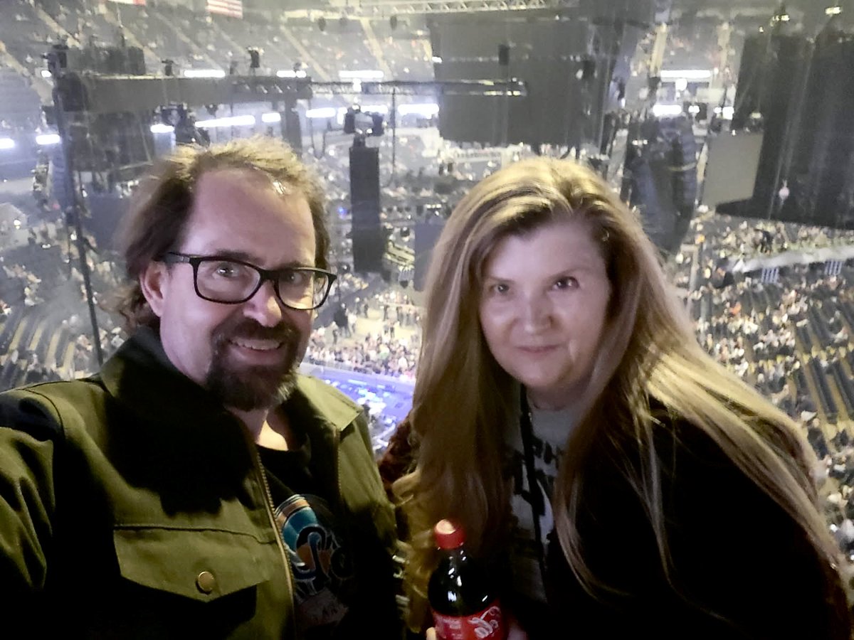 msberghpe's tweet photo. Waiting for The Boss @springsteen #targetcenter #minneapolis https://t.co/LFVYRkqhXv