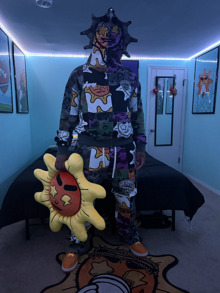 AjelousKelly's tweet photo. @glogang @ColourfulMula @ChiefKeef https://t.co/5O4hY4Exry