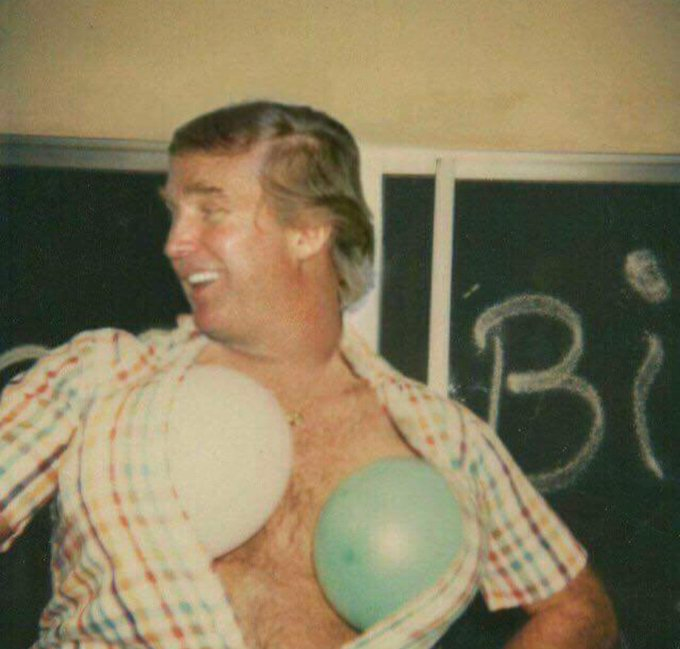 jordiep6780's tweet photo. @middleageriot Trump trying on his set! https://t.co/Xbb7xdHqgd