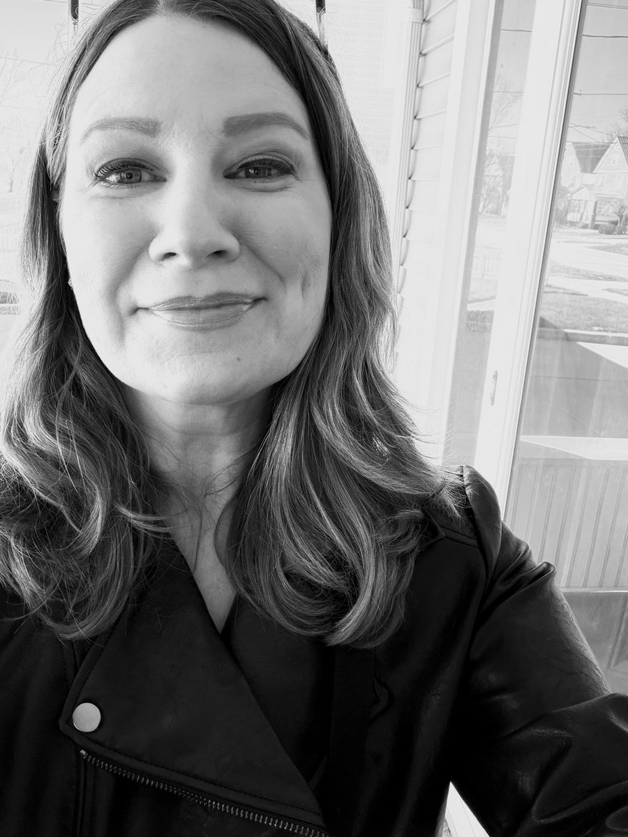 MeganBkind's tweet photo. I do my own stunts.
And my own makeup 💄 
This is me. 
On my way to 49.
Loving life.
Loving me ❤️ https://t.co/gEOdVyYHQj