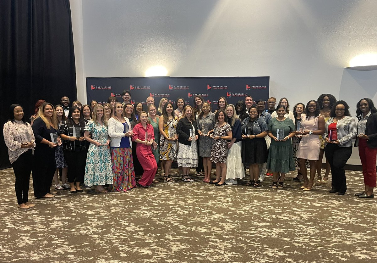 HumbleISD_SCHS's tweet photo. Congrats to Champale Thomas who was honored for being SC teacher of the year at the Partnership Lake Houston Ceremony! 

We are proud of what Ms. Thomas does each and every day - both as a teacher in the classroom and a coach on the court. 🐾 ��🏀🏐 https://t.co/63edYReBcC