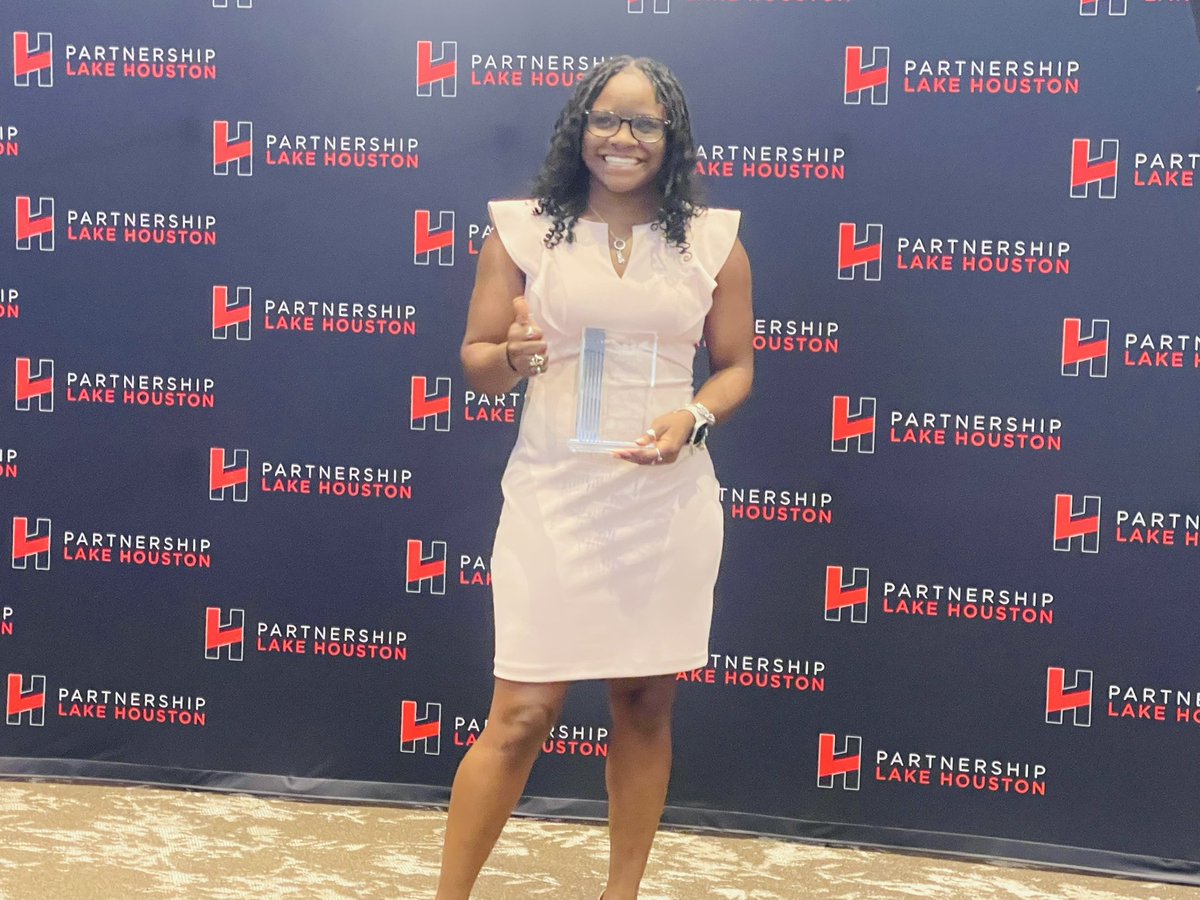 HumbleISD_SCHS's tweet photo. Congrats to Champale Thomas who was honored for being SC teacher of the year at the Partnership Lake Houston Ceremony! 

We are proud of what Ms. Thomas does each and every day - both as a teacher in the classroom and a coach on the court. 🐾 ��🏀🏐 https://t.co/63edYReBcC