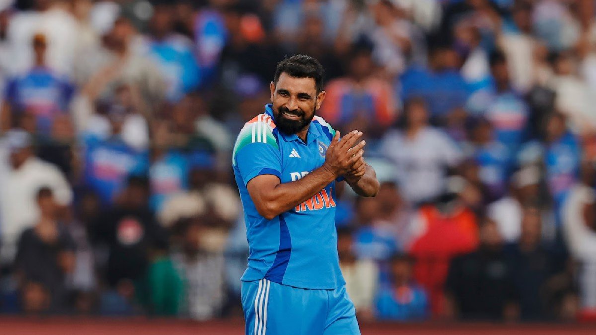 Vipintiwari952's tweet photo. Mohd Shami said, "I don’t know why I keep getting overlooked for the Indian team even after performing well. But one thing is certain: ever since the new coach came in, I haven’t been getting a place in the team. Now I don’t know whether the coach likes me or dislikes me, but no one has given me any clarification about why I’m not in the squad. '[ShubhankarMisra]