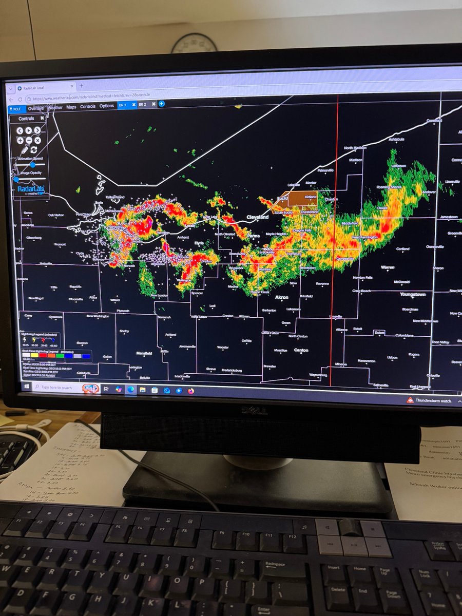 wxbits1's tweet photo. Tuesday 8:08 pm —- There’s the training moving eastward. KCLE NEXRAD base tilt 3. https://t.co/GnjwqDgryd