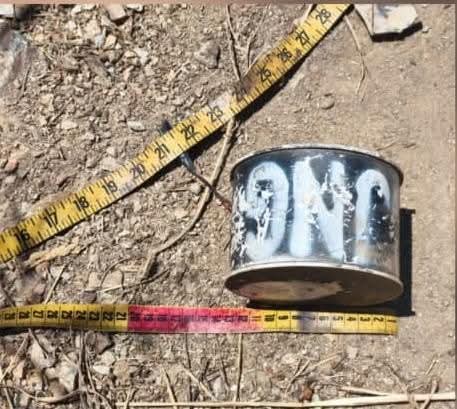 foro_militar's tweet photo. Localizan y destruyen artefactos explosivos en zona rural de Apatzingán

Ejército Mexicano y SSP detectaron cuatro artefactos explosivos improvisados de tipo subterráneo, por lo que de inmediato se procedió a asegurar la zona para evitar riesgos a la población

Posteriormente realizaron la desactivación y destrucción controlada de los explosivos