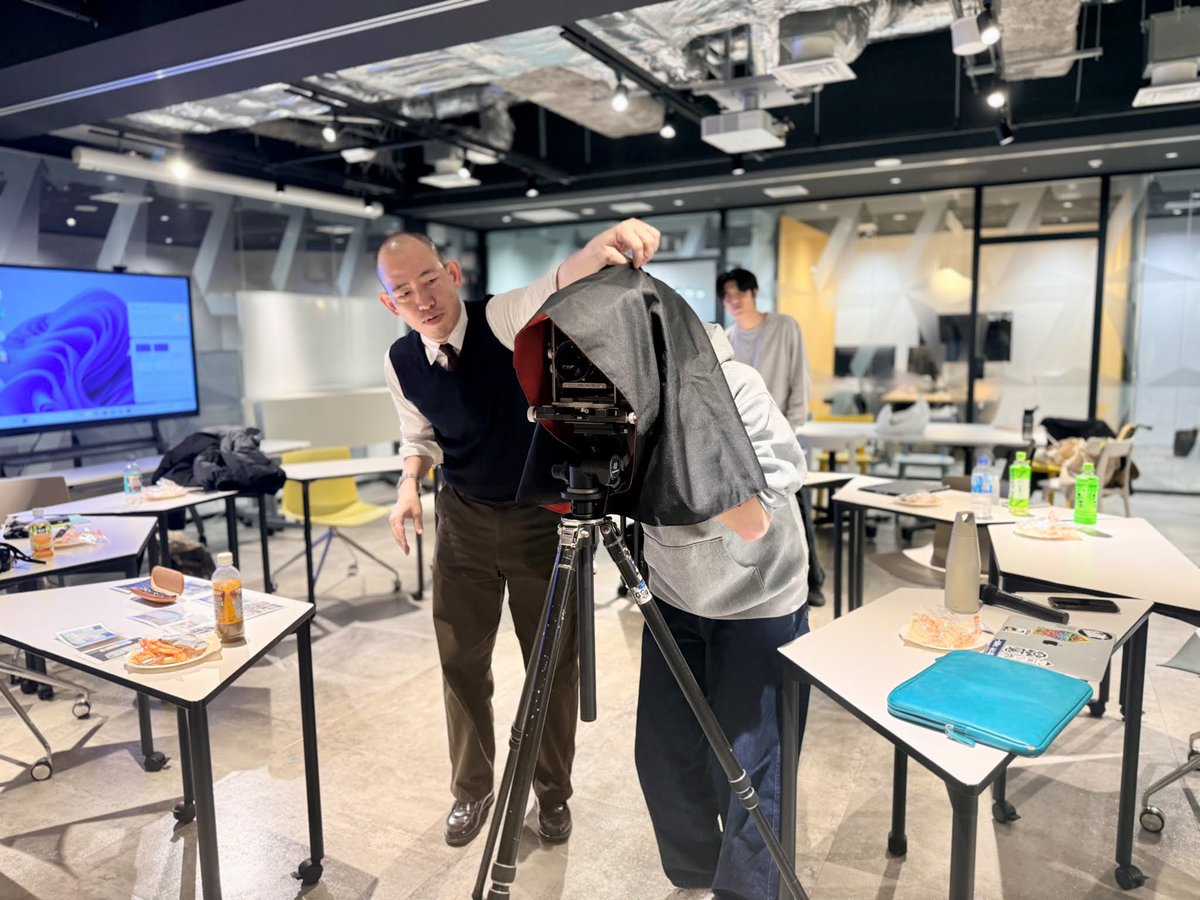 YusukeTaniguch4's tweet photo. 3月13日、横浜市立大学にて『実験的な写真方法に基づいて震災後の「福島」を考える』と題したレクチャーを行いました。初の試みで四苦八苦しましたが、角田ゼミの皆さんの真剣な眼差しに助けられ、今伝えたい「核」の部分をさらけ出すことができたと感じています。（1/3） https://t.co/SaYoo4mFuk