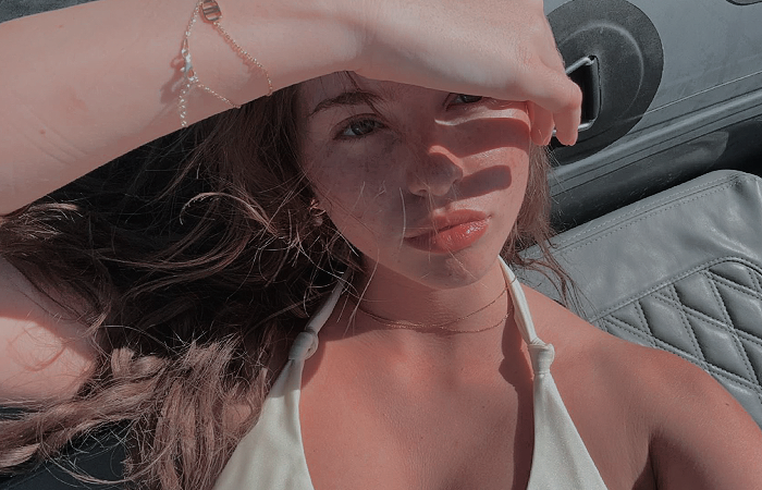 𝐻𝑒𝑙𝑒𝑛𝑎. tweet media